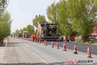 張掖:國(guó)道312線公路養(yǎng)護(hù)工程加緊施工